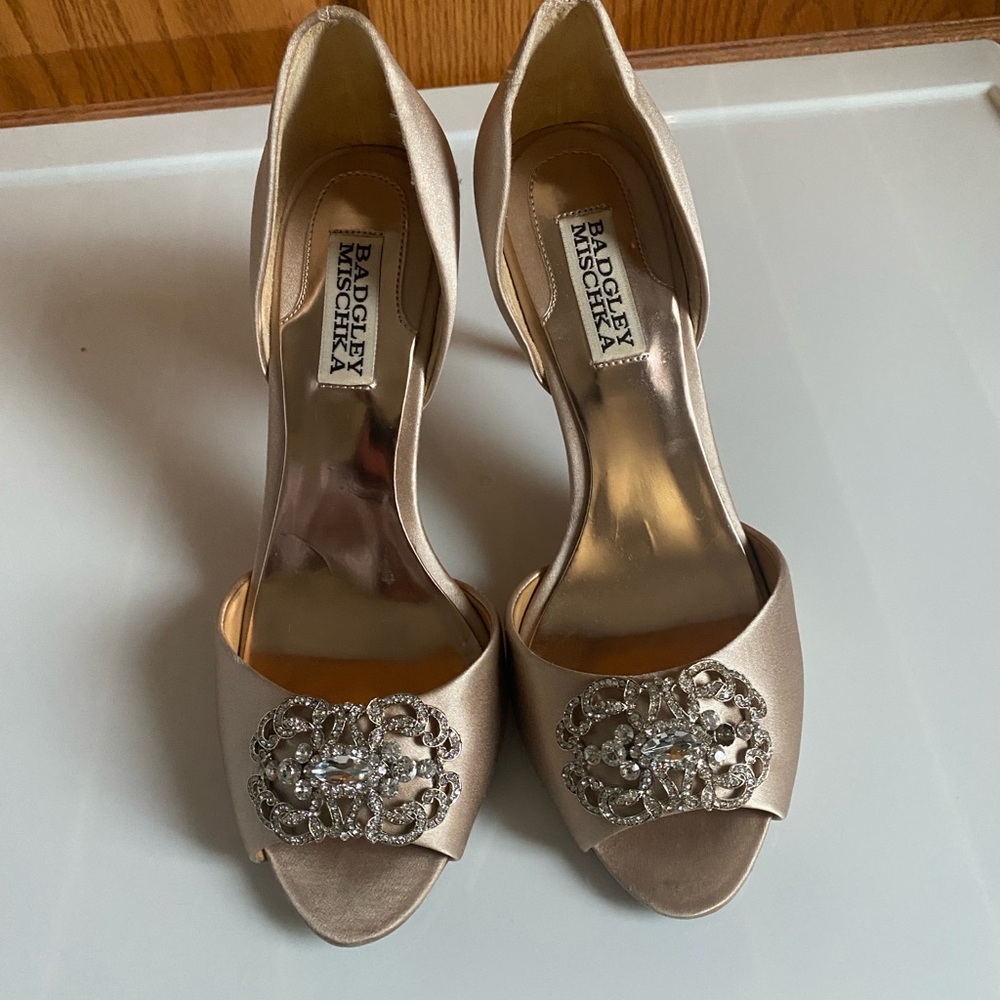 Badgley Mischka Women's 7 Gold Peep-Toe Heels 85mm